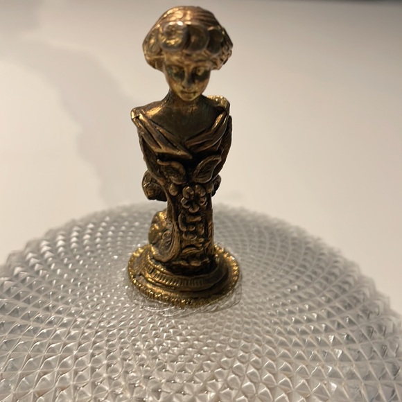 Stylebuilt Vintage powder room set: Matson 
Ormolu
Chalkware
Victorian - Picture 8 of 9